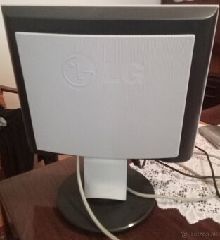 Monitor LG FLATRON, 17" - 3