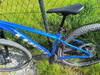 Predám bicykel Trek Xcaliber 9/2023 veľ.M kol.29 - 3