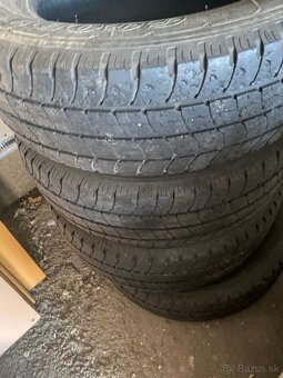Predám pneu 205/65 R16c - 3
