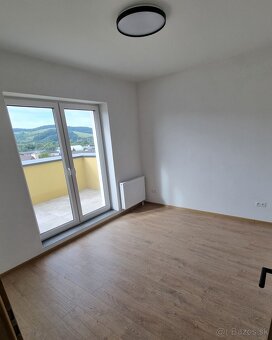 Slnečný 3i byt s veľkou terasou a dizajnovou stenou – centru - 3