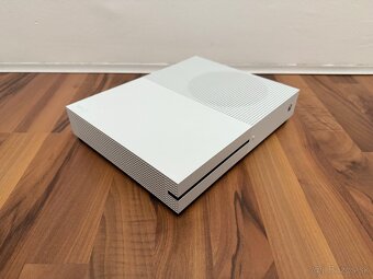 Xbox One S 1tb, 2x ovladac - 3