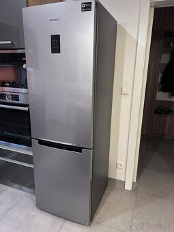 Predám chladničku s mrazničkou SAMSUNG model RB31FERNBSA - 3