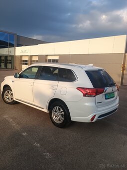 Mitsubischi Outlander PHEV - 3