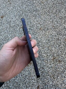 iPhone 12 - baterie 100% - 3