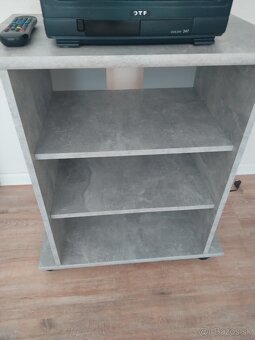 Predám 2x tv plus stolik - 3