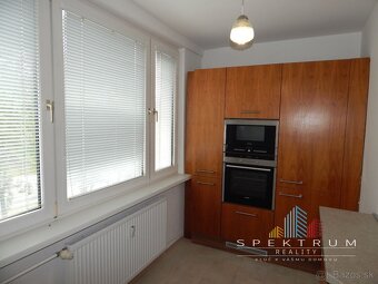 SPEKTRUM REALITY- Na Predaj 4-izbový veľkometrážny byt, 82 m - 3