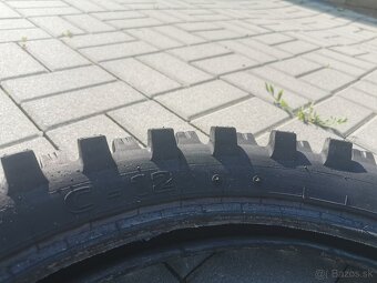 Zadny plast Mitas 110/90-19 zachovaly za 15€ - 3