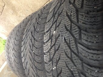 Predám zimné r18 235/55 8/2mm - 3