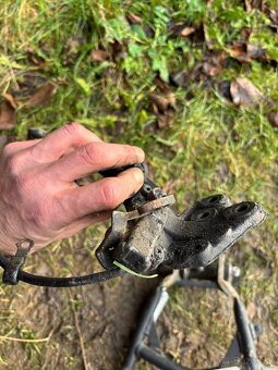 Centralni stojan a bocni stojanek na Yamaha TDM 900 01-11 - 3