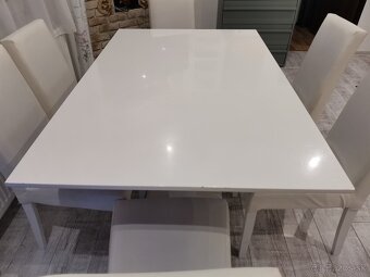 Jedalensky stôl a stoličky - 3