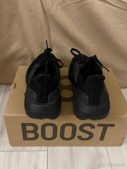 Adidas Ultraboost Light - 3