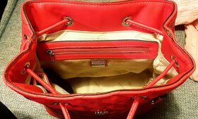 Červený ruksak Guess - 3
