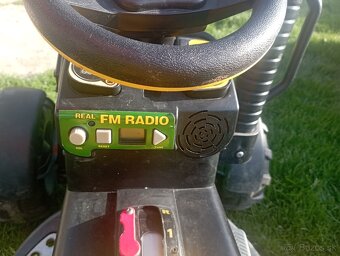 Predám detský traktor John Deere s vlečkou - 3