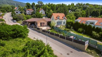 Rodinný dom s bazénom a veľkou zahradou v najlukratívnejšej - 3