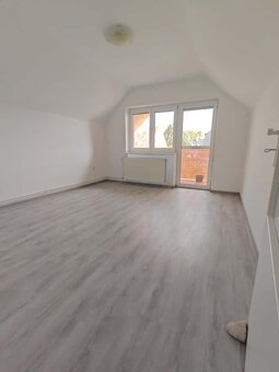 3 izbový zrekonštruovaný byt-128m2 v Jarovciach je na prenáj - 3