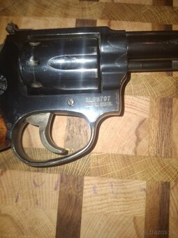 Predám revolver Taurus 22 LR - 3