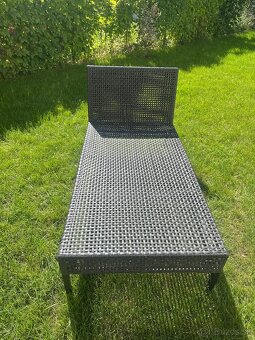 Predám ratanové ležadlo a stolík - 3