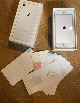 Apple iPhone 8 128GB S príslušenstvom - 3