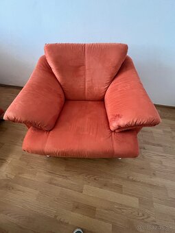 Na predaj: Pohodlný gauč a kreslo v tehlovo-oranžovej farbe - 3
