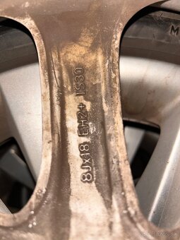 Predám r18 disky BMW originál s zimnými gumami na odpis - 3