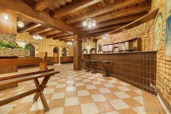 NA PREDAJ – REŠTAURÁCIA S UBYTOVANÍM V HOLÍČI - 3