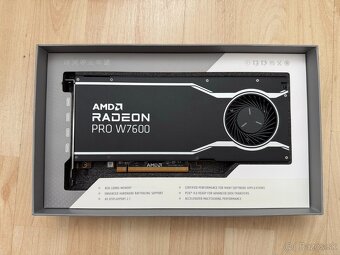 AMD Radeon PRO W7600 8 GB - 3