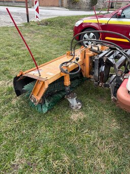 Zametacia kefa na Multicar - 3