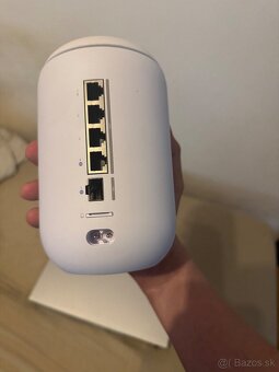 Ubiquiti UDM SE a UDR 7 - 3