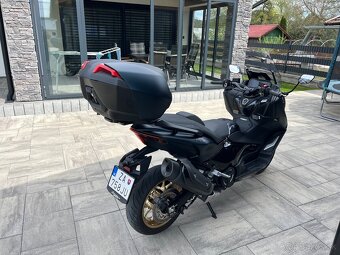 Yamaha Tmax TECH Max 560 - 3