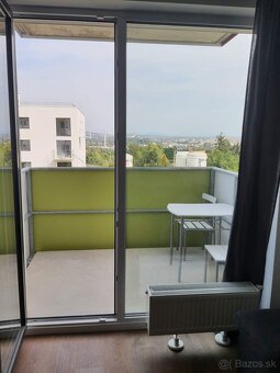 Predáme krásny 2 izb byt s balkónom a parkovaním NR - 3