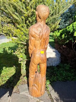 Predám starú drevorezbu signovanú JAKAROS 67 55 € - 3