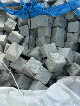 Štiepané dlažobné kocky - 5,5x6x6cm - 3