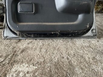 Práve zadné dvere L200 - 3