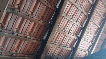 Predám za symbolickú sumu staršiu strešnú škridlu - 3