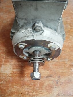 ABB ACS141-K75-1 + asynchrónny elektromotor 0,37 kW - 3