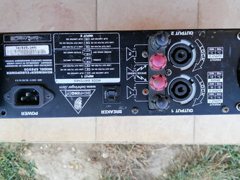 Behringer EP2500 - 3
