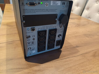 Profesionálna UPS APC Smart-UPS 1500VA – nová batéria, čistý - 3