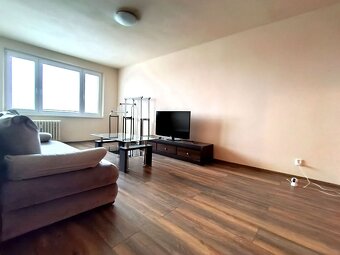 Na predaj priestranný a slnečný 2,5-izbový byt na Novohradsk - 3