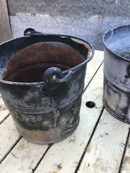 STARé KOVOVé MALé VEDRá AKO DEKORáCIA - 3