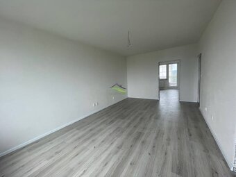 Novší 3 izbový priestranný byt 75 m2, balkón -147.000€ - 3