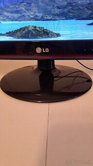 23" palcový LG Flatron E2350T-PN - 3