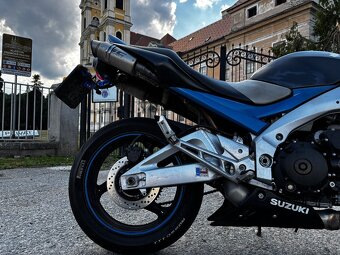 Suzuki GRS 600 - 3