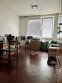 Slnečný 3 izbový byt v centre, ulica Okružná, Levice - 3