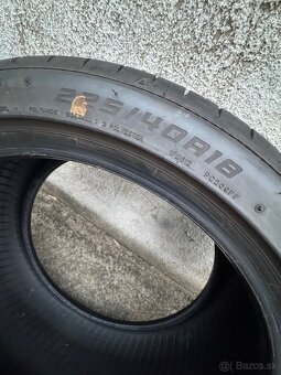 Falken 225/40 R18 - 3