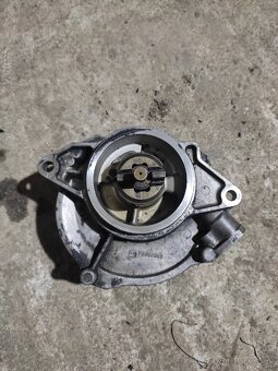 Predám vákuovu pumpu Audi 3.0 TDI 171kw - 3