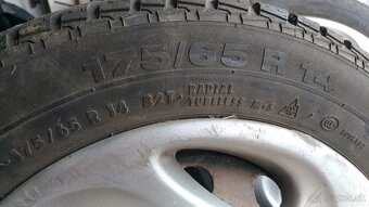 Predám kolesá so zimnými pneu 175/65 R14 - 3