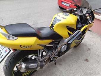 Honda CBR 600 F4 - 3