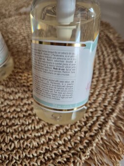 Šampón pomeranianbeauty jeden je nový a v druhom je 3/4 - 3