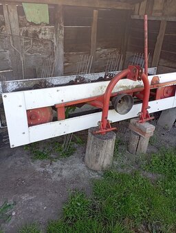 Pásová hrabačka na seno 2,50m. - 3