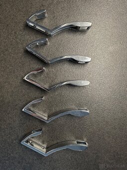 Chrómové kovové vešiaky – sada 5 ks - 3